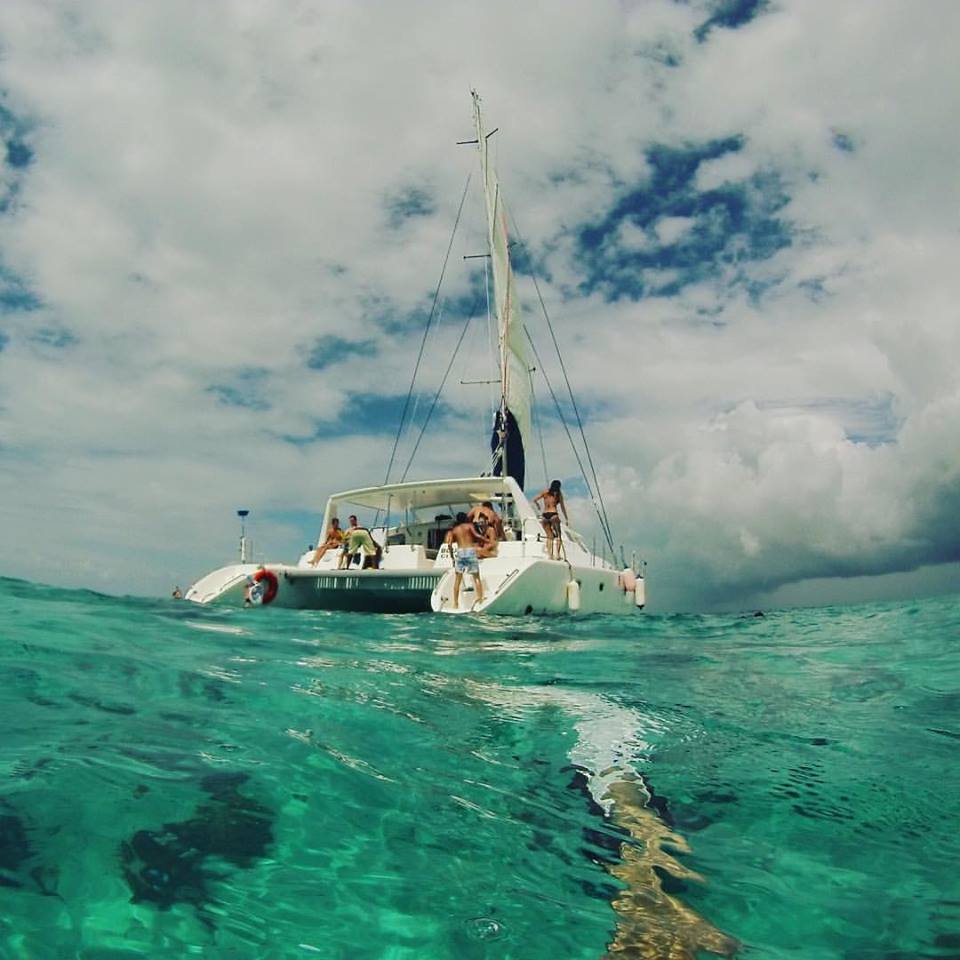 Catamaran Sailing Charters – Detour Roatan